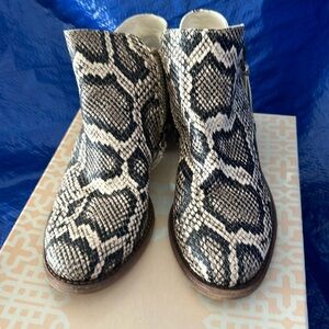 Women’s 7 giani bini A-lister animal print shoe boot